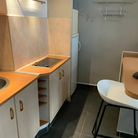 A 30m De La Place Med Appartement